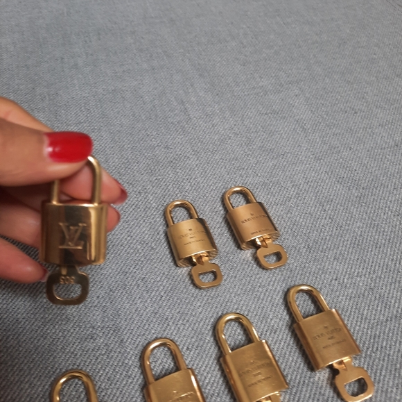 Authentic Louis Vuitton gold brass Padlock and key ,made in France - Picture 6 of 14